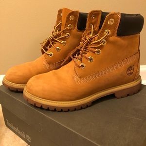 WOMEN'S 6-INCH PREMIUM WATERPROOF BOOTS SIZE 8